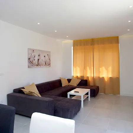 Apartament Besker *